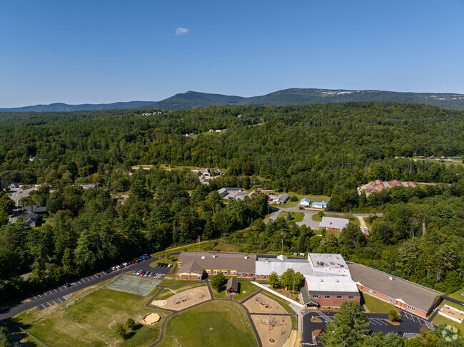 Grantham Village School in the town of Grantham serves grades K-12.