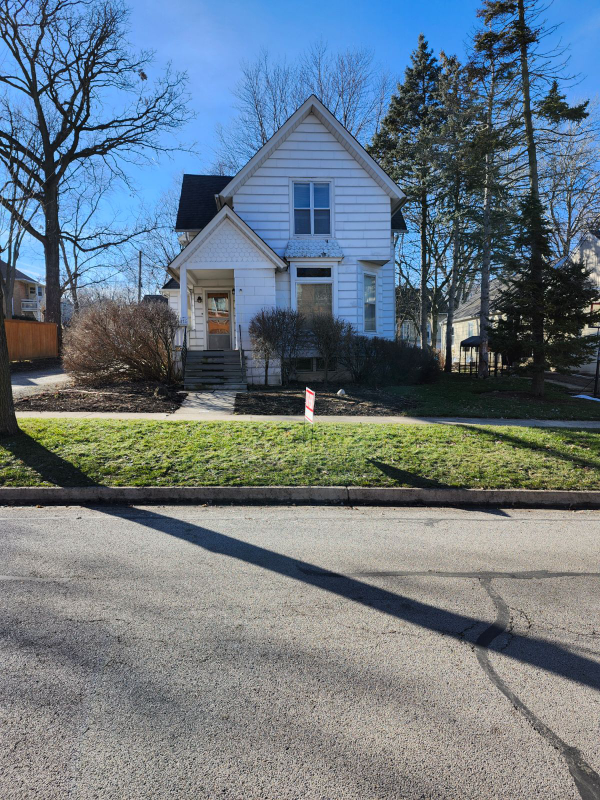 115 N 5th St Unit 1, St. Charles, IL 60174