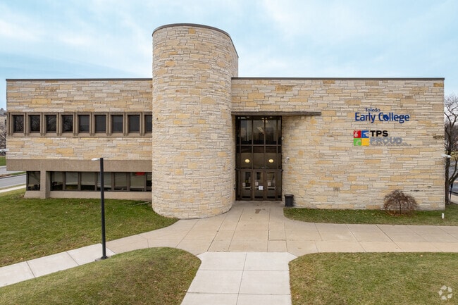 Toledo Early College Front Entrance