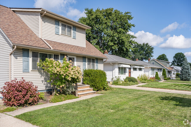 There is a wide variety of home styles in Riverside.