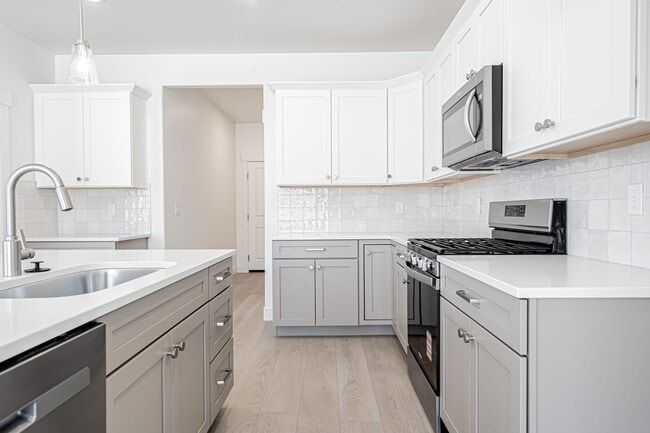 2911 N Purpletop Ln, Saratoga Springs, UT 84045 - photo 3