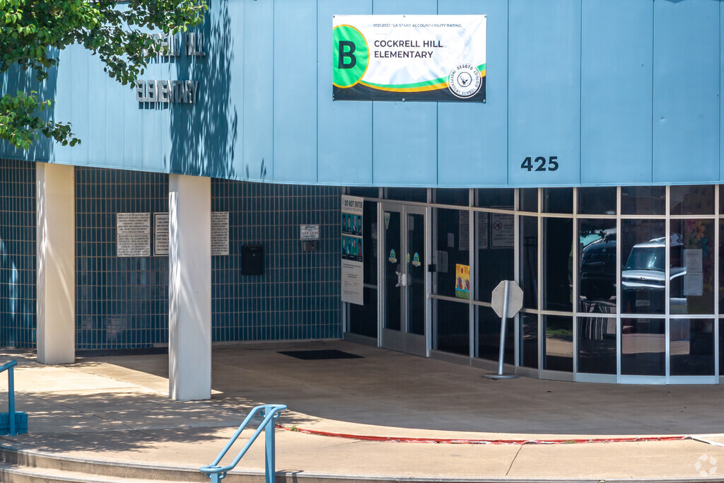Cockrell Hill Elementary School in Desoto ISD inspires curiosity and consciousness, develops character, builds courage, and nurtures compassion.