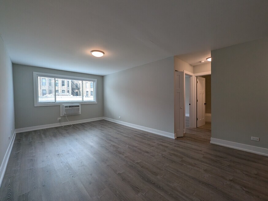 542 W Surf St unit 519, Chicago, IL 60657 - photo 1