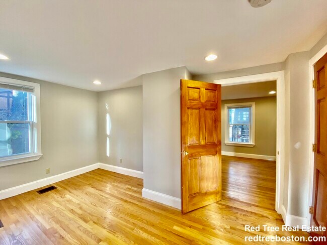 428 Franklin St unit 1L, Cambridge, MA 02139 - photo 6