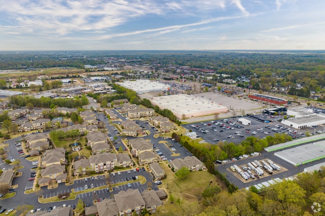 There are conveniently located supermarkets and other shopping options throughout Cordova.