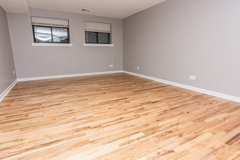 6137 S Indiana Ave unit 2, Chicago, IL 60637 - photo 1