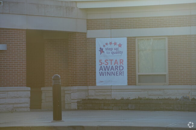 The Woodlawn Elementary School has a 5-star rating.