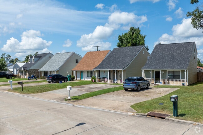 Smaller cottages can be found on the eastern edge of Beverly Hills.