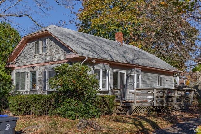 Cozy bungalows in the Boyden Heights neighborhood have leafy, arboreal yards.