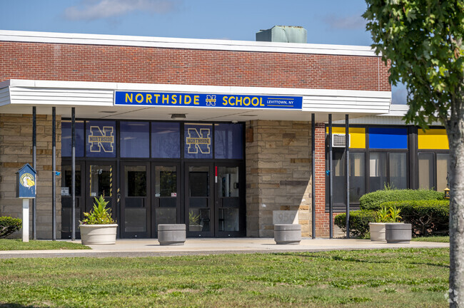 Northside Elementary School has 429 students in grades K-5 with a student-teacher ratio of 11:1.