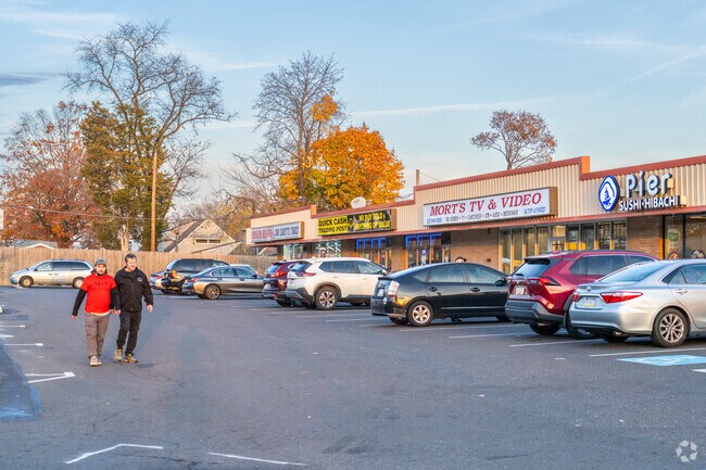 Plumbridge residents enjoy an evening walk from home to shopping and dining.