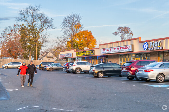 Plumbridge residents enjoy an evening walk from home to shopping and dining.