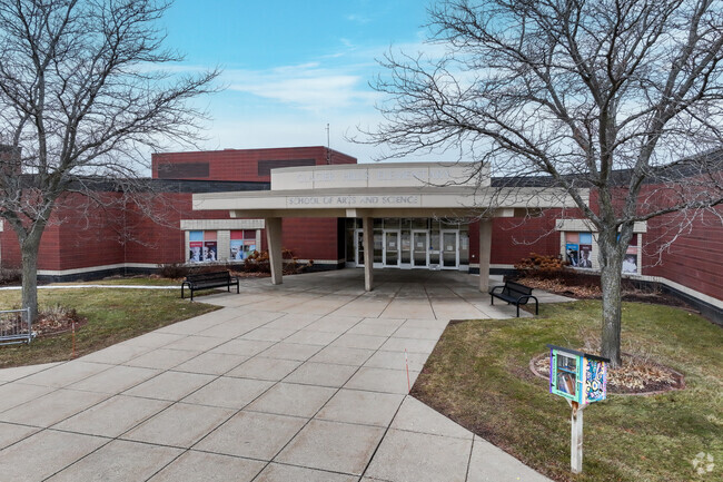 Glacier Hills Elementary has a a student-teacher ratio of 14 to 1.