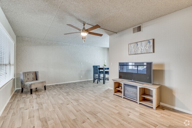 2BR, 1BA - 935SF - Living Room