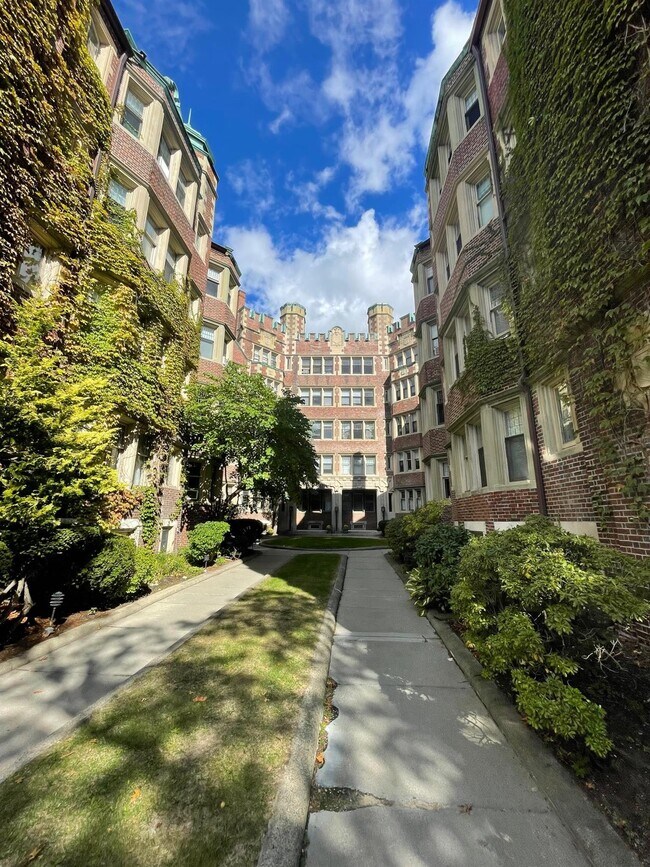 The Castle unit 14, Cambridge, MA 02138 - photo 3