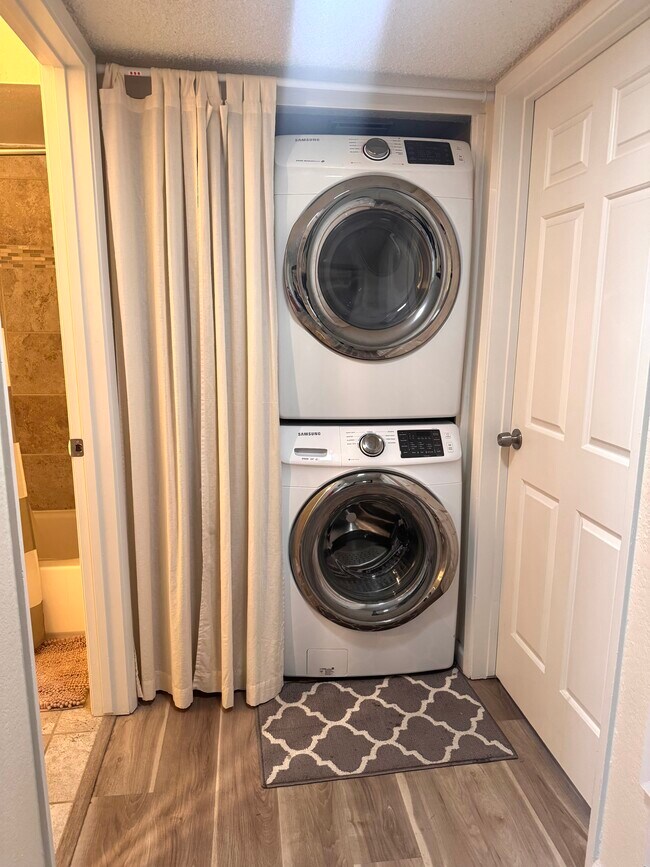 21071 Gary Dr unit PRIMARY BEDROOM, Castro Valley, CA 94546 - photo 5