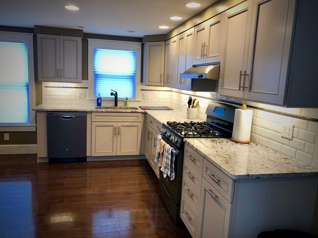 13 Newbury St, Bangor, ME 04401 - photo 2
