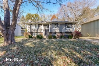 1018 NE Trailwood Dr, Lee's Summit, MO 64086