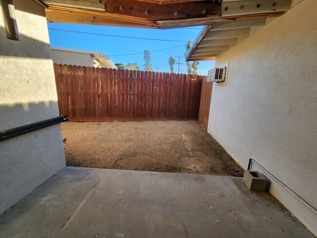 7444 Borrego Trail unit B, Yucca Valley, CA 92284 - photo 4