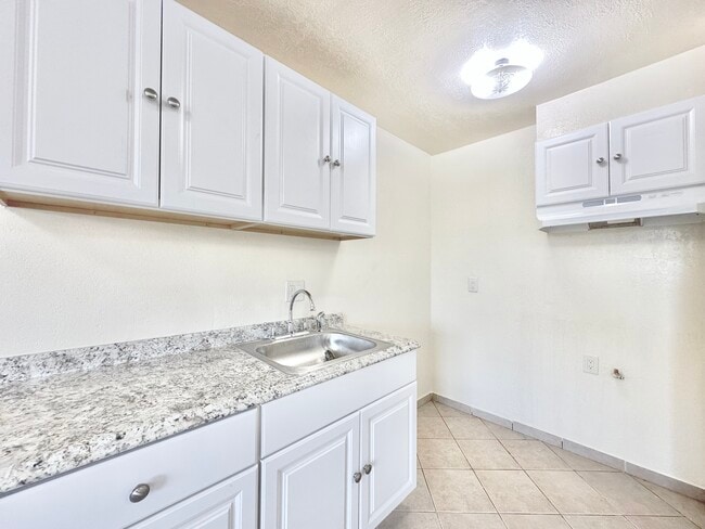 Maple Courtyard, Pomona, CA 91767 - photo 5