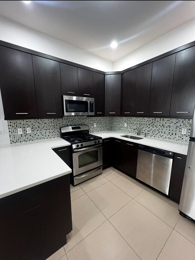 2575 22nd St, Astoria, NY 11102