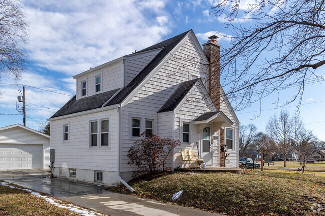 Roosevelt’s housing reflects the neighborhood’s rich history and welcoming vibe.