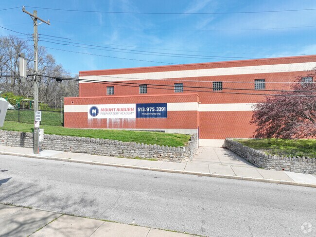 There are many students who are enrolled at this wonderful school.