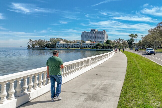 Ballast Point neighbors walk Bayshore Boulevard on a nice sunny day.