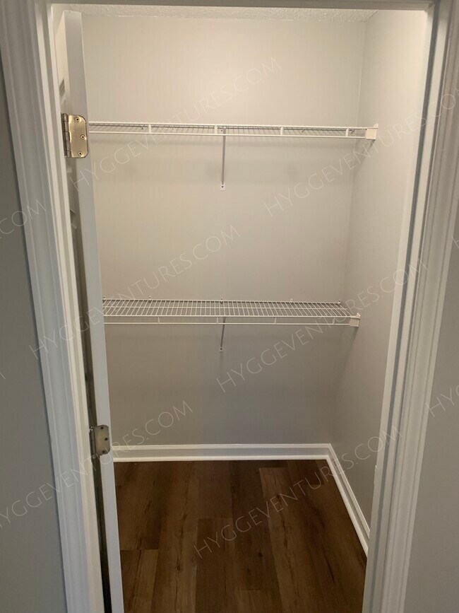 Walk-in Closet