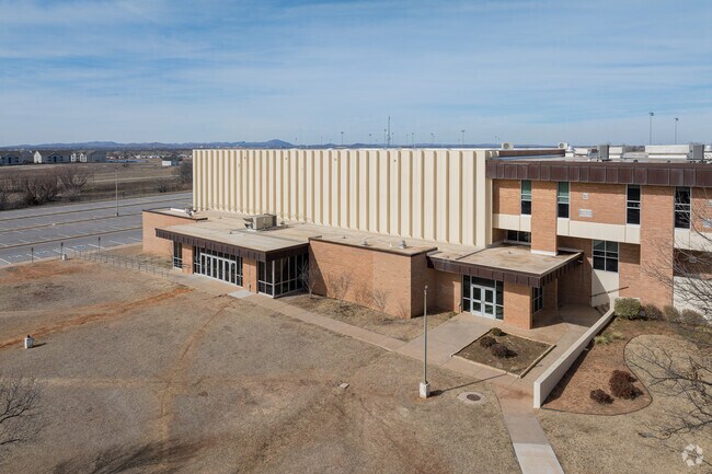 MacArthur High School offer a variety of programs that challenge children.