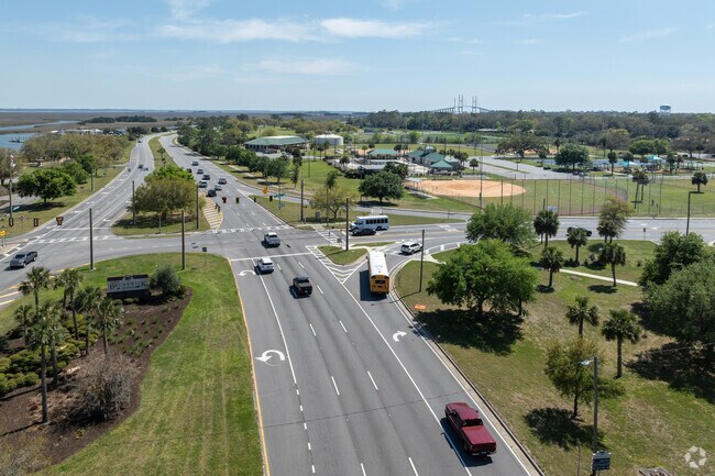 Town Commons is near major highways like U.S. Route 25 and U.S. Route 17.