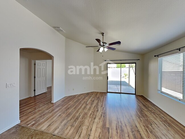 16200 W Mauna Loa Ln, Surprise, AZ 85379 - photo 7