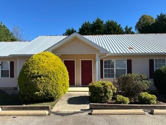 683 Grant St, Clarkesville, GA 30523