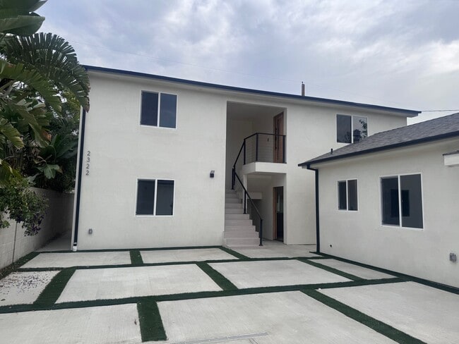 2320 N Naomi St unit 101, Burbank, CA 91504 - photo 2