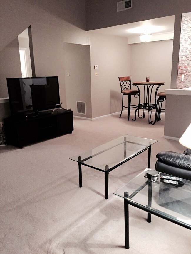 2016 Foxmeadow Dr, Royersford, PA 19468 - photo 4