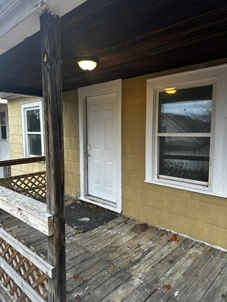 286 Norway Ave Unit Rear garage apt w parking, Huntington, WV 25705