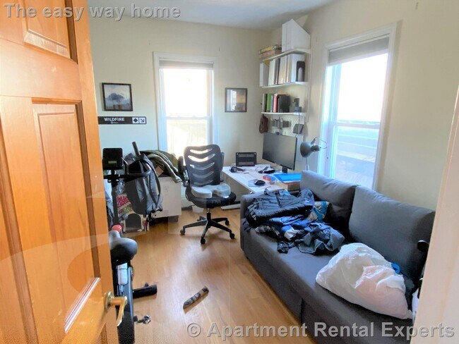 187 Brookline St unit 2, Cambridge, MA 02139 - photo 2