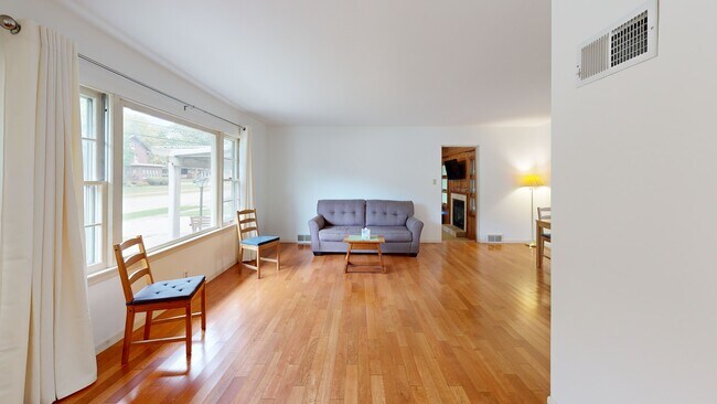 1004 Douglas St, Joliet, IL 60435 - photo 3