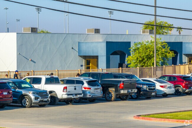 Parents have a great drop off process at Fremont Primary School.