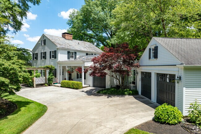 Larger homes off Fairway Boulevard sit between $560,000 and $800,000.