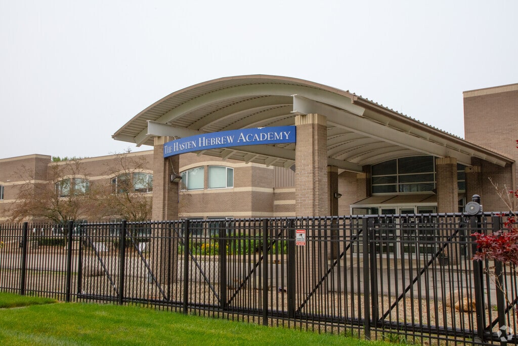 Hasten Hebrew Academy front entrance in Delaware Trails.