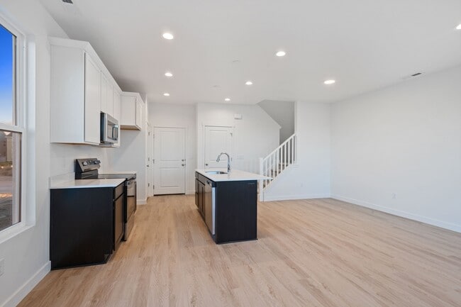 11321 S Offshore Way, South Jordan, UT 84009 - photo 2