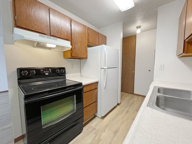 Dakota Ridge, Minot, ND 58701 - photo 5