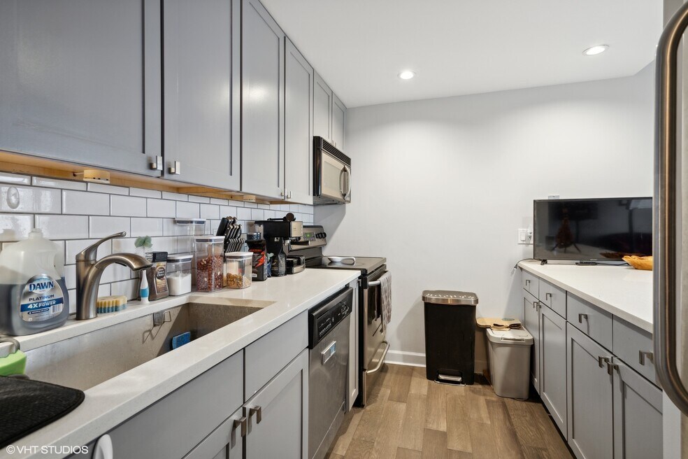 30 E Huron St unit 3404, Chicago, IL 60611 - photo 1