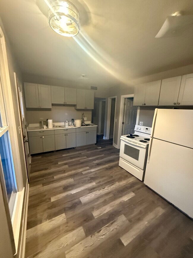 502 W South St, Oconomowoc, WI 53066 - photo 3