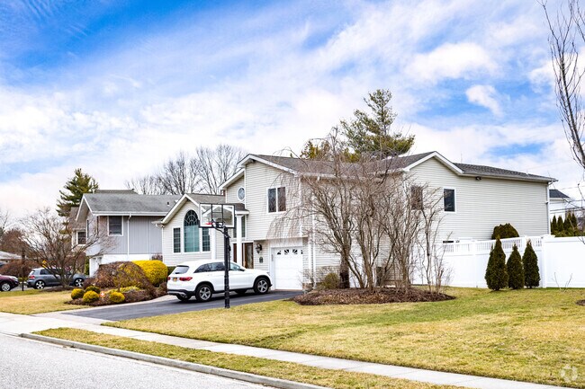A row of split level colonial homes in Jericho.