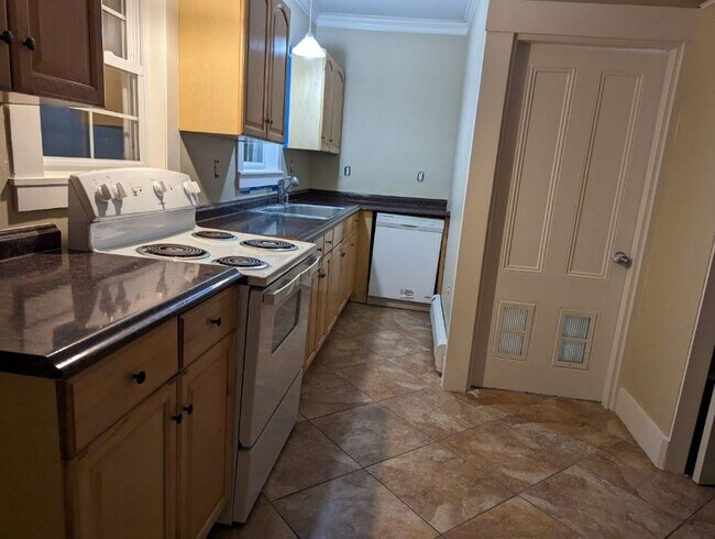 34 Cocheco Ave, Rochester, NH 03868 - photo 6