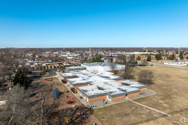 Warren Woods Christian School features a 17:1 student to teacher ratio in 2025, according to Niche.