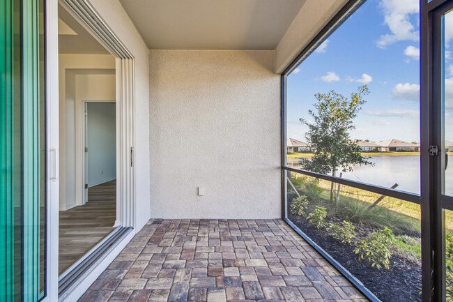 18087 Cherished Loop, Lakewood Ranch, FL 34211 - photo 6