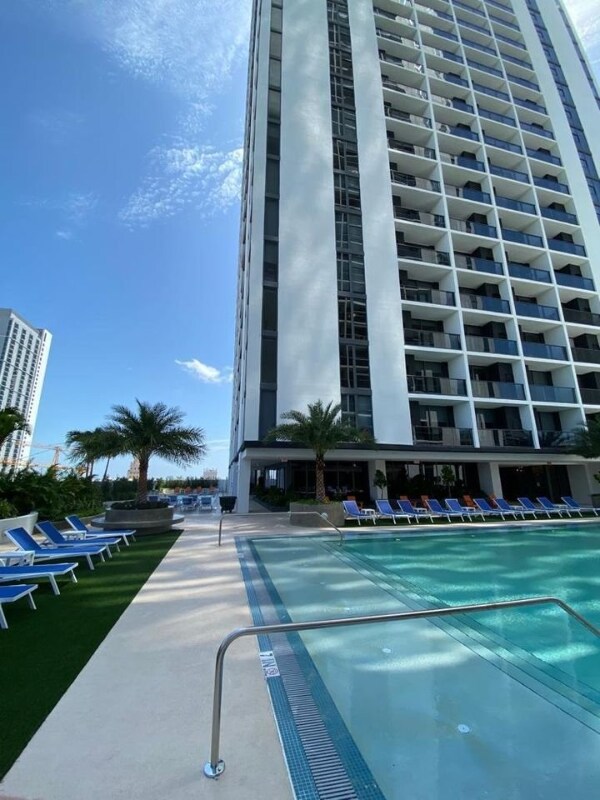 45 NE 5th St, Miami, FL 33132